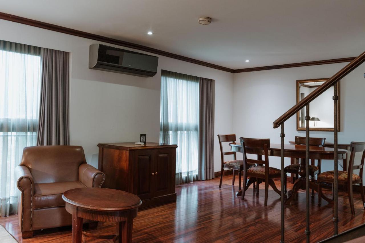 Hotel Park10 ميديلين المظهر الخارجي الصورة A living room in a typical apartment