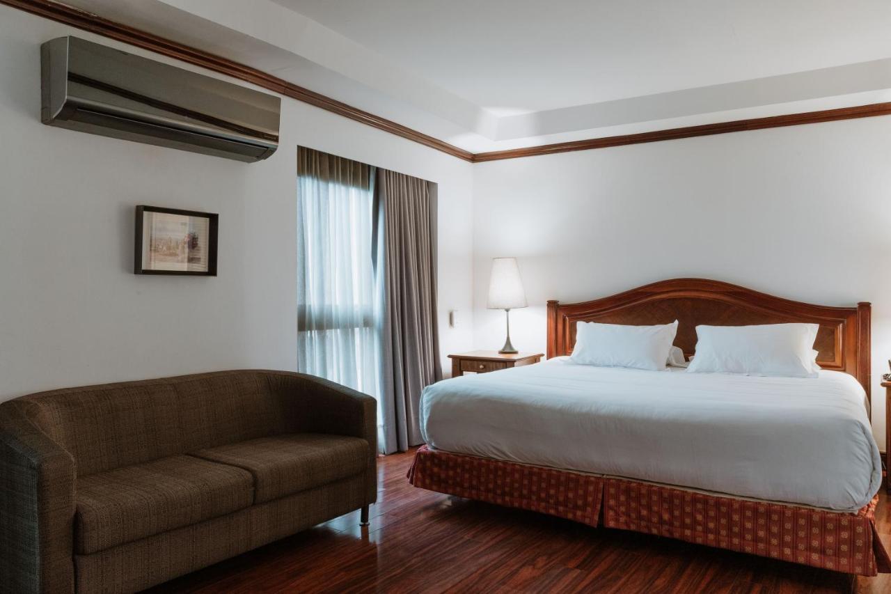 Hotel Park10 ميديلين المظهر الخارجي الصورة A room at the hotel