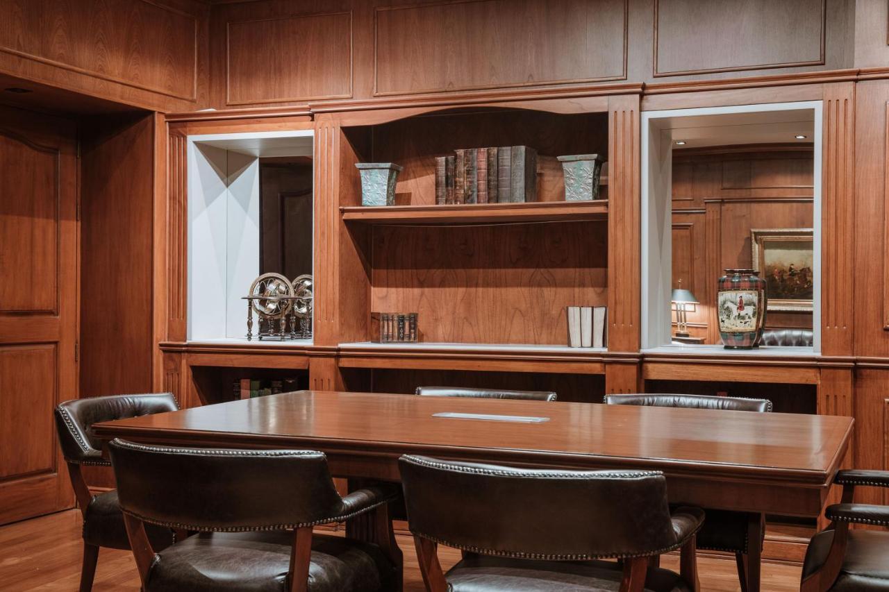 Hotel Park10 ميديلين المظهر الخارجي الصورة The boardroom of the 1900–1910 building