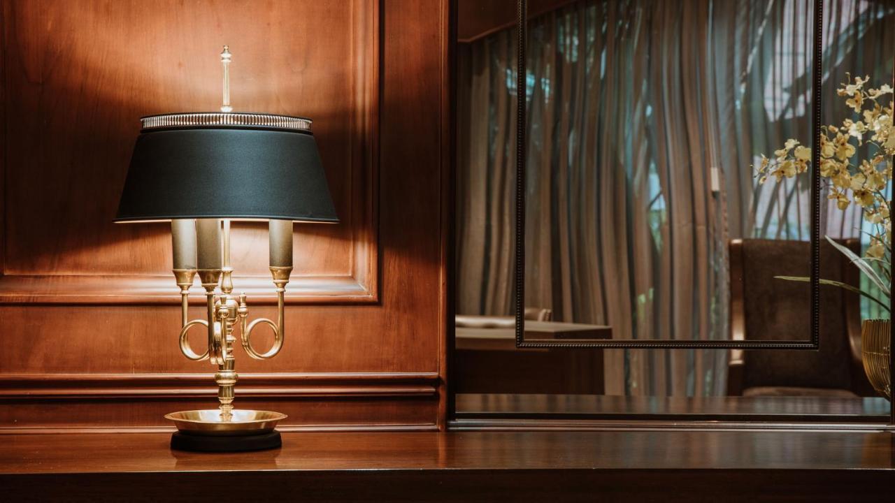 Hotel Park10 ميديلين المظهر الخارجي الصورة A table lamp