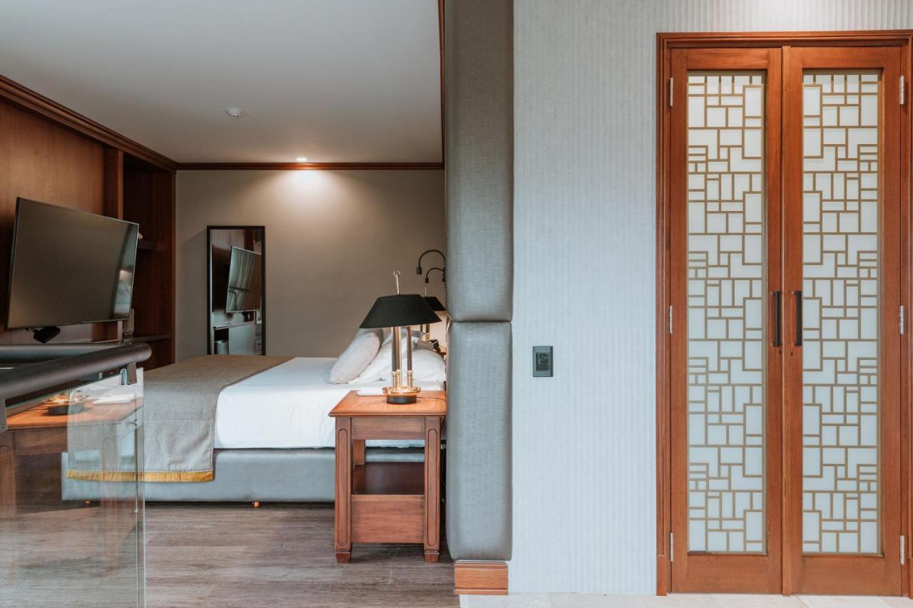 Hotel Park10 ميديلين المظهر الخارجي الصورة A room at the hotel