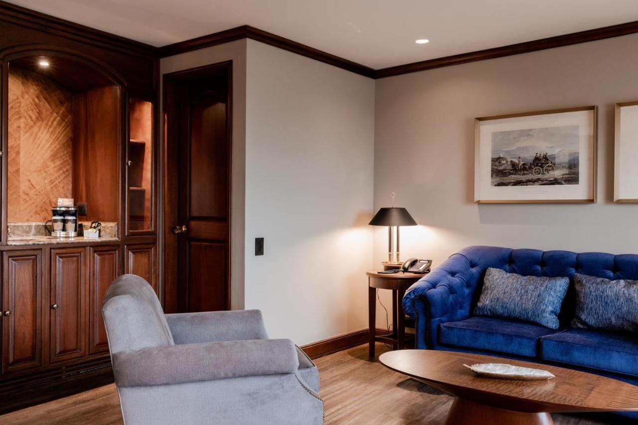 Hotel Park10 ميديلين المظهر الخارجي الصورة A suite at the Hotel de la Couronne