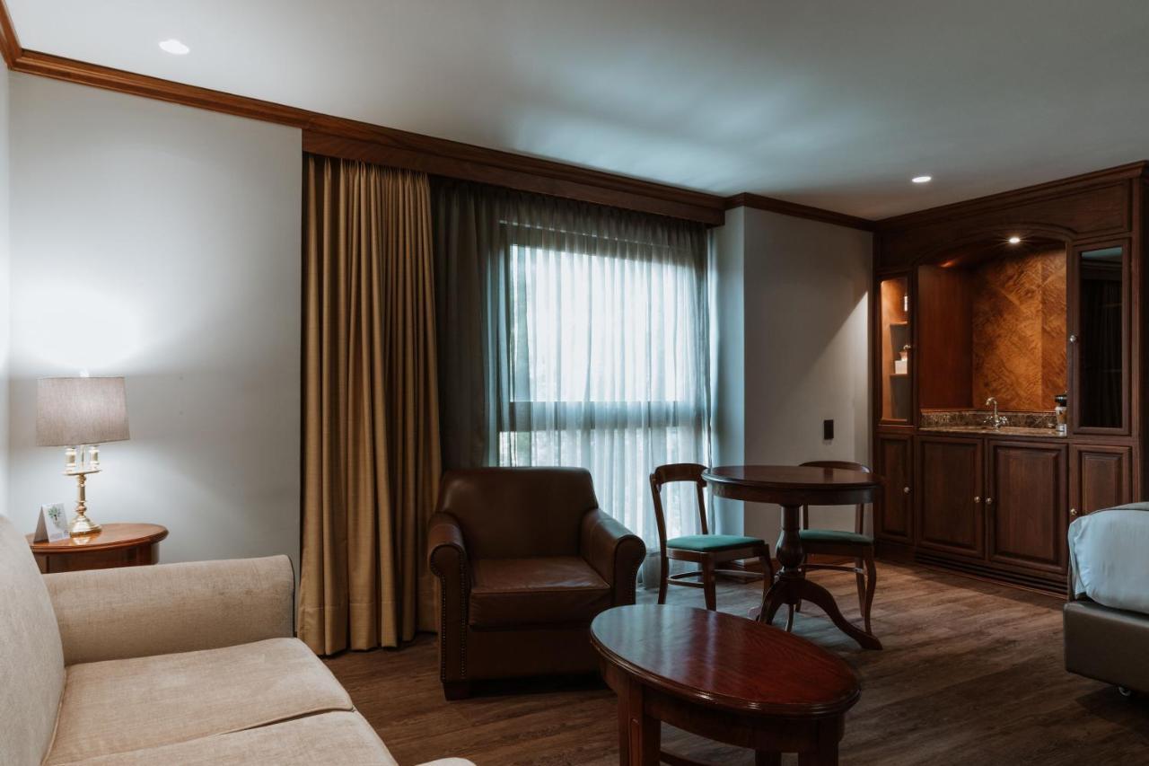 Hotel Park10 ميديلين المظهر الخارجي الصورة A suite at the hotel