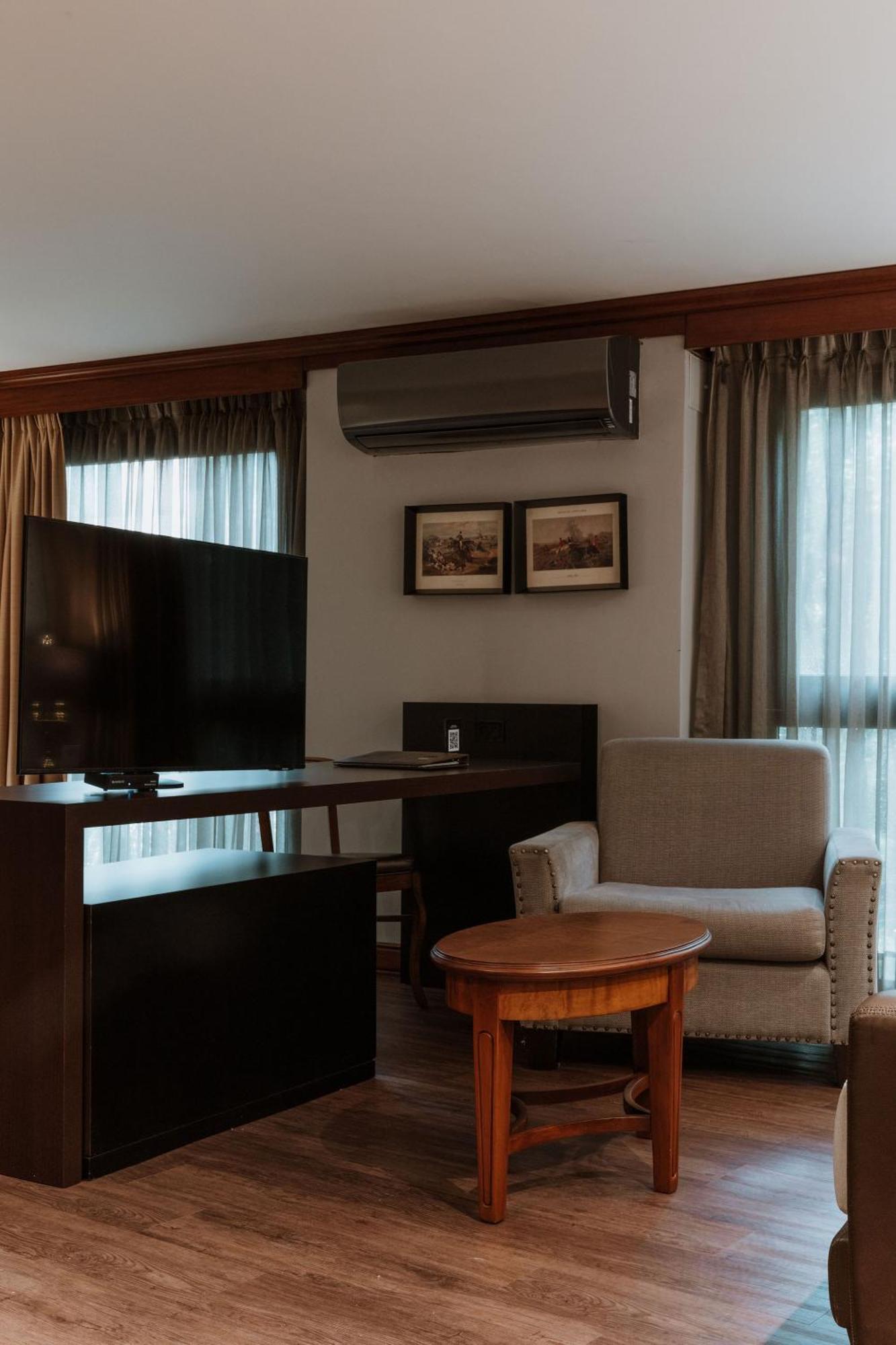 Hotel Park10 ميديلين المظهر الخارجي الصورة A room at the hotel