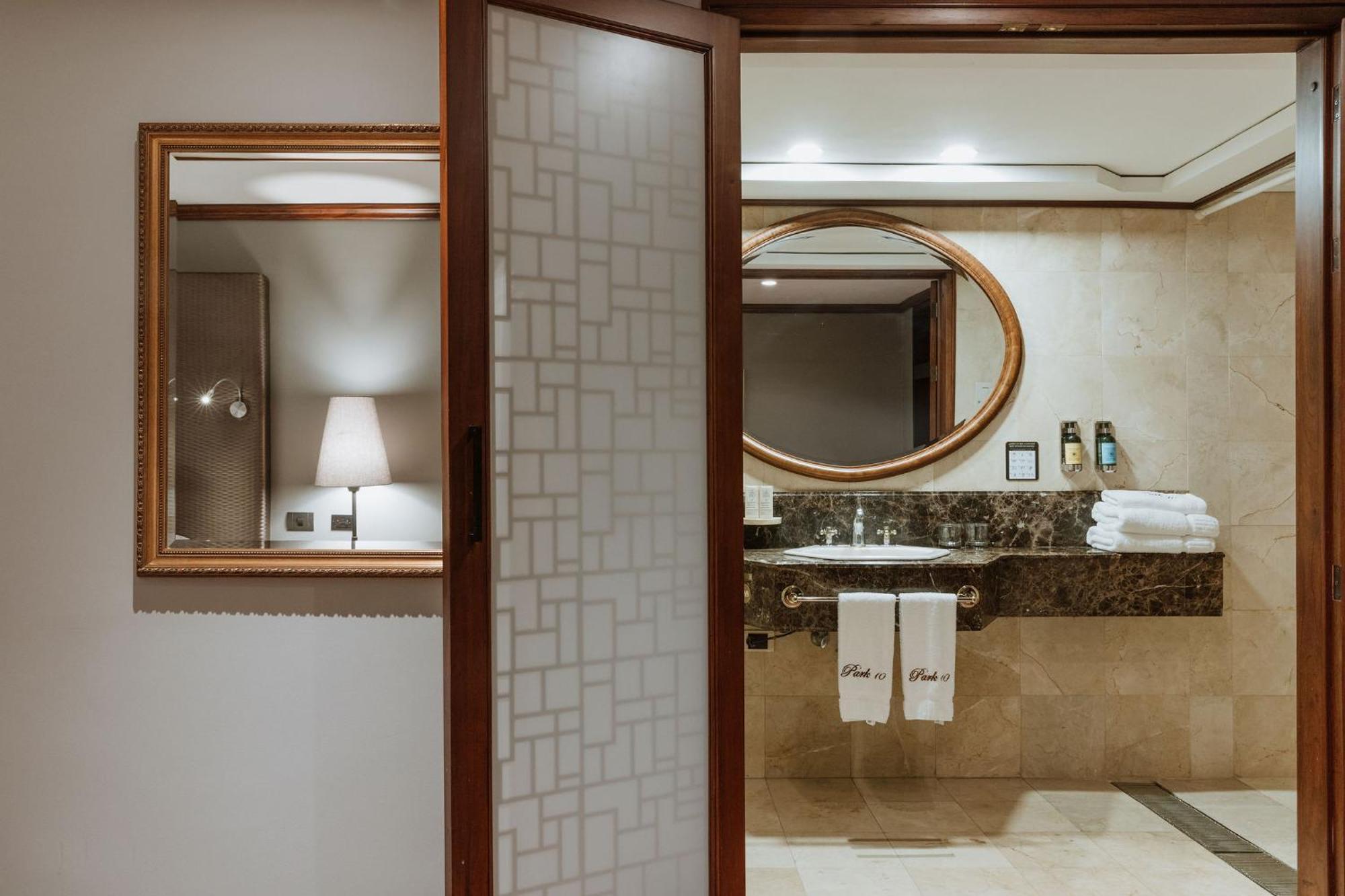 Hotel Park10 ميديلين المظهر الخارجي الصورة Bathroom