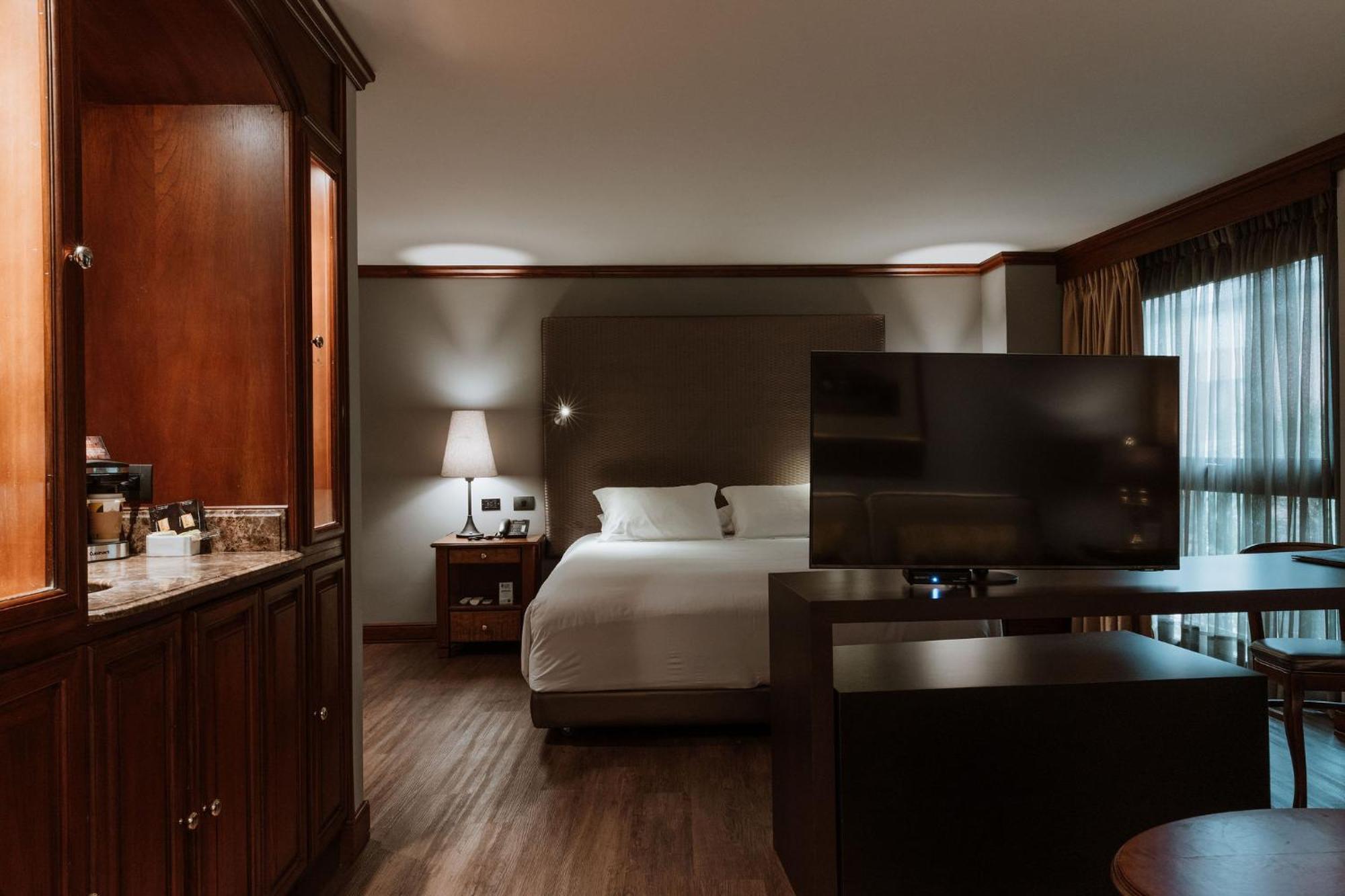 Hotel Park10 ميديلين المظهر الخارجي الصورة A room at the hotel