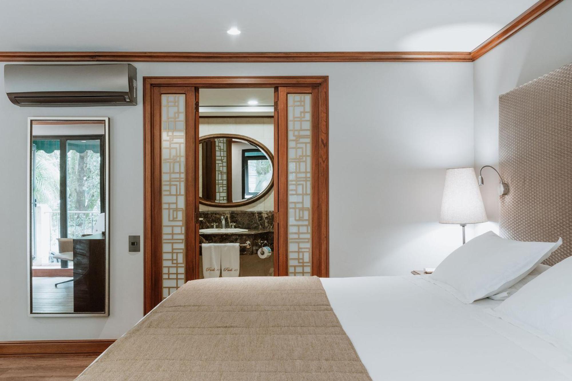 Hotel Park10 ميديلين المظهر الخارجي الصورة A room at the hotel