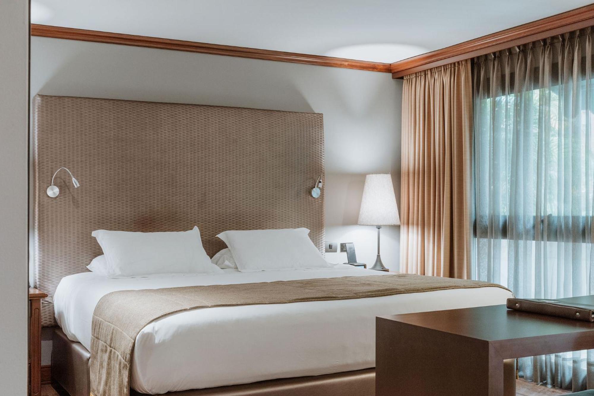 Hotel Park10 ميديلين المظهر الخارجي الصورة A bedroom at the hotel