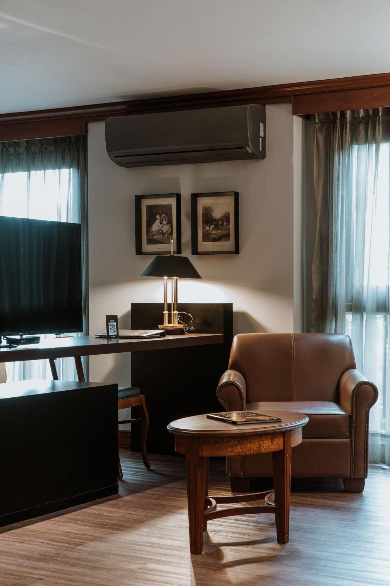 Hotel Park10 ميديلين المظهر الخارجي الصورة A room at the hotel