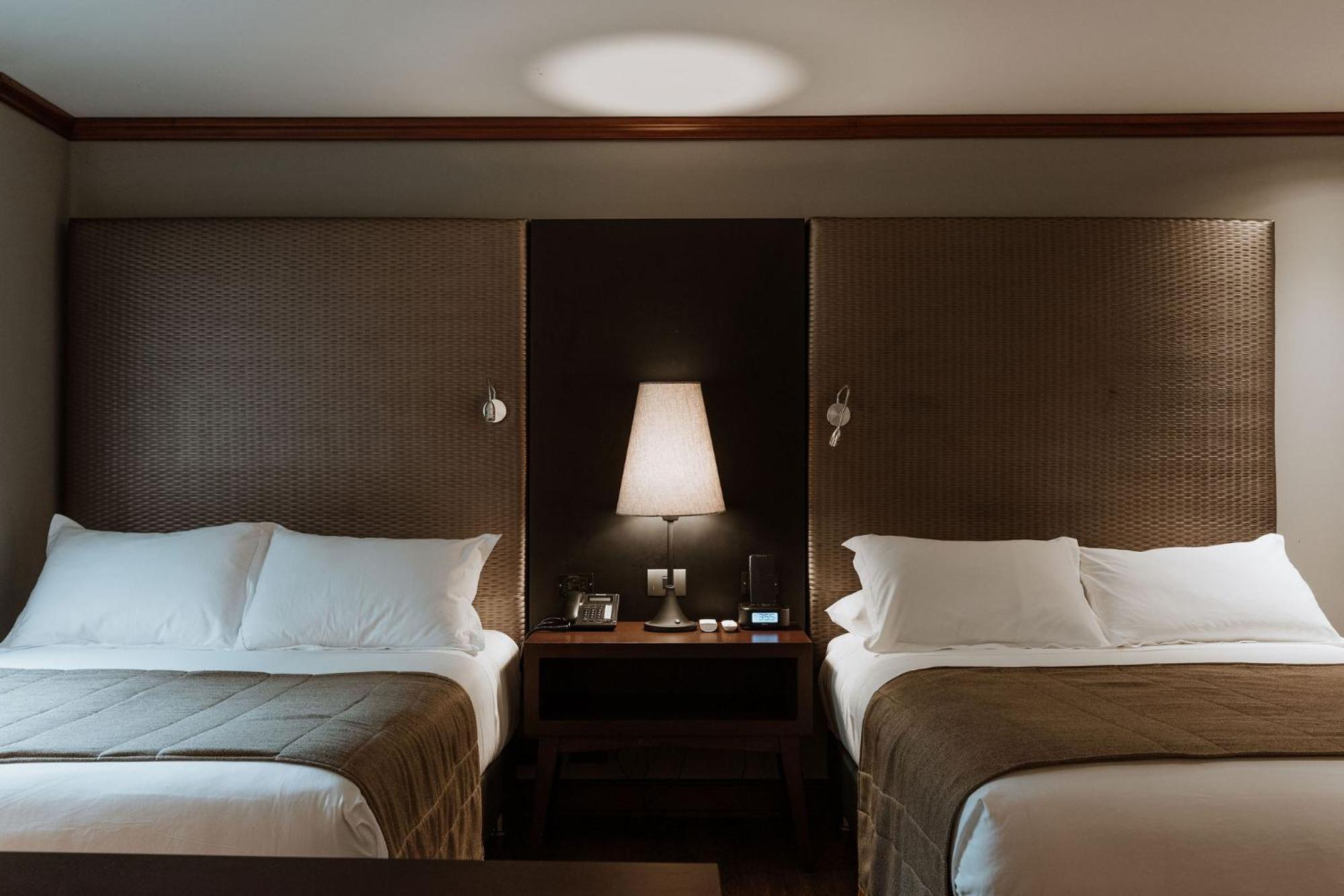 Hotel Park10 ميديلين المظهر الخارجي الصورة A room at the hotel