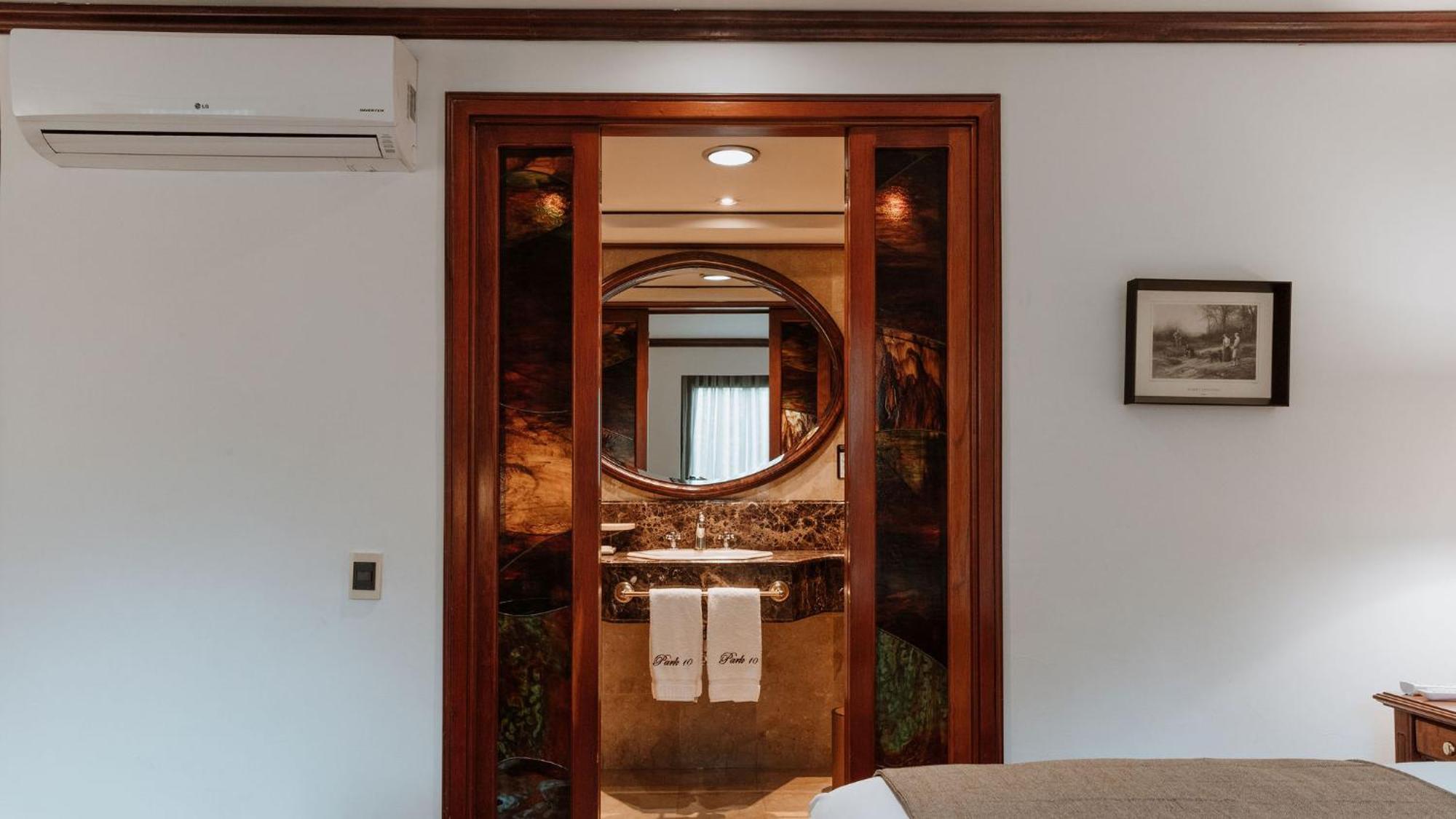 Hotel Park10 ميديلين المظهر الخارجي الصورة A bathroom in a hotel