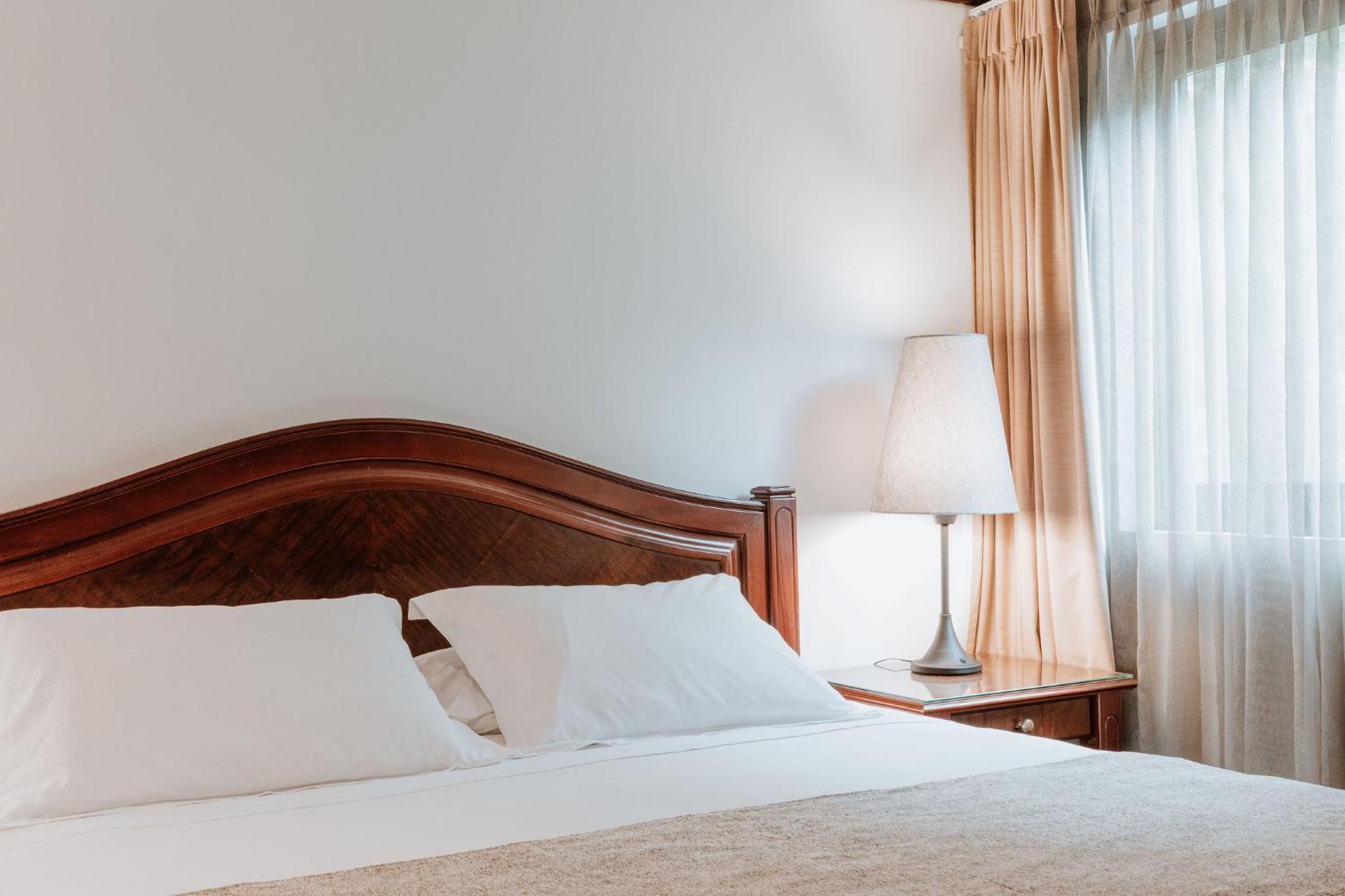 Hotel Park10 ميديلين المظهر الخارجي الصورة A bedroom