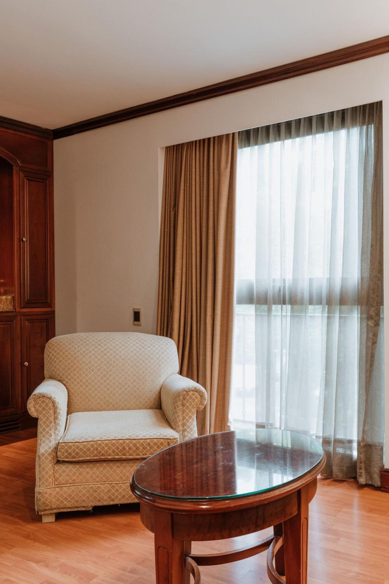Hotel Park10 ميديلين المظهر الخارجي الصورة Curtains